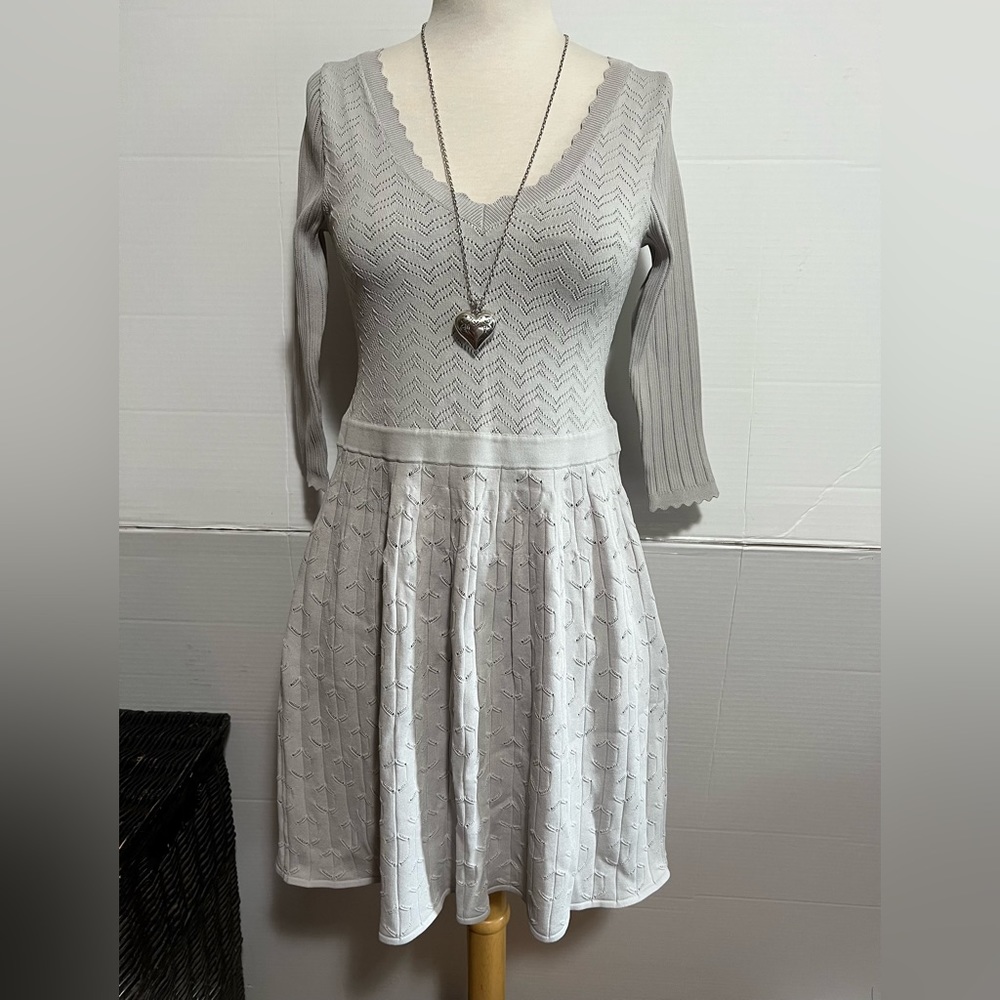 L’AGENCE dress NWT Midi dress Ribbed Knit V-Neck size  career S/P gray